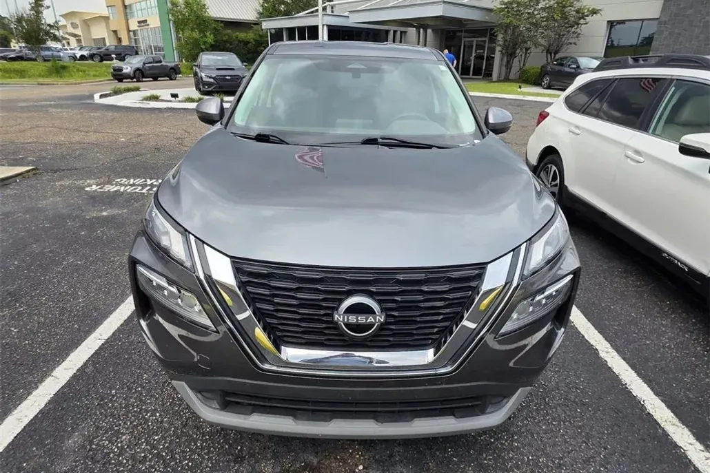 2022 Nissan Rogue SV photo 1