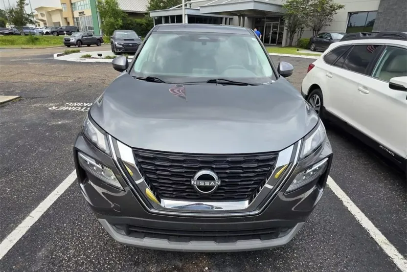 2022 Nissan Rogue SV photo 1