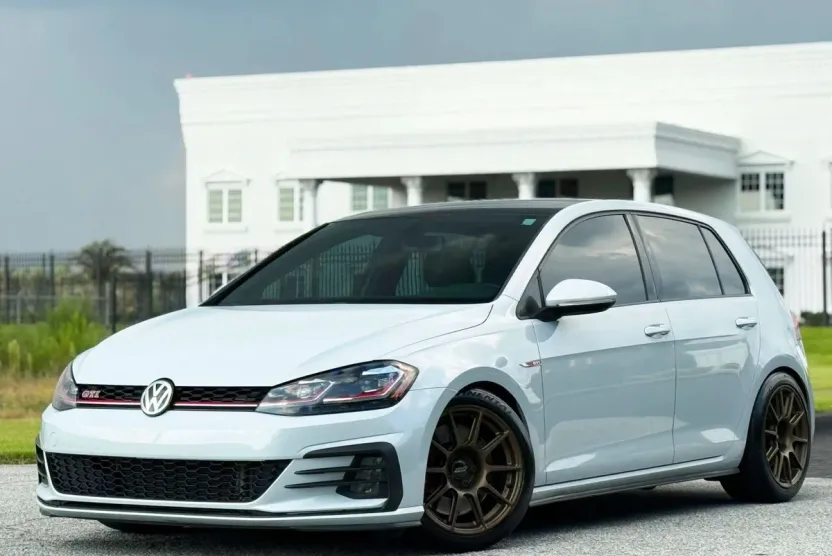 2020 Volkswagen Golf GTI photo 1