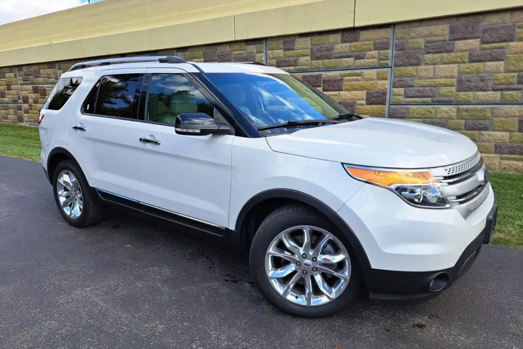 2015 Ford Explorer XLT photo 1