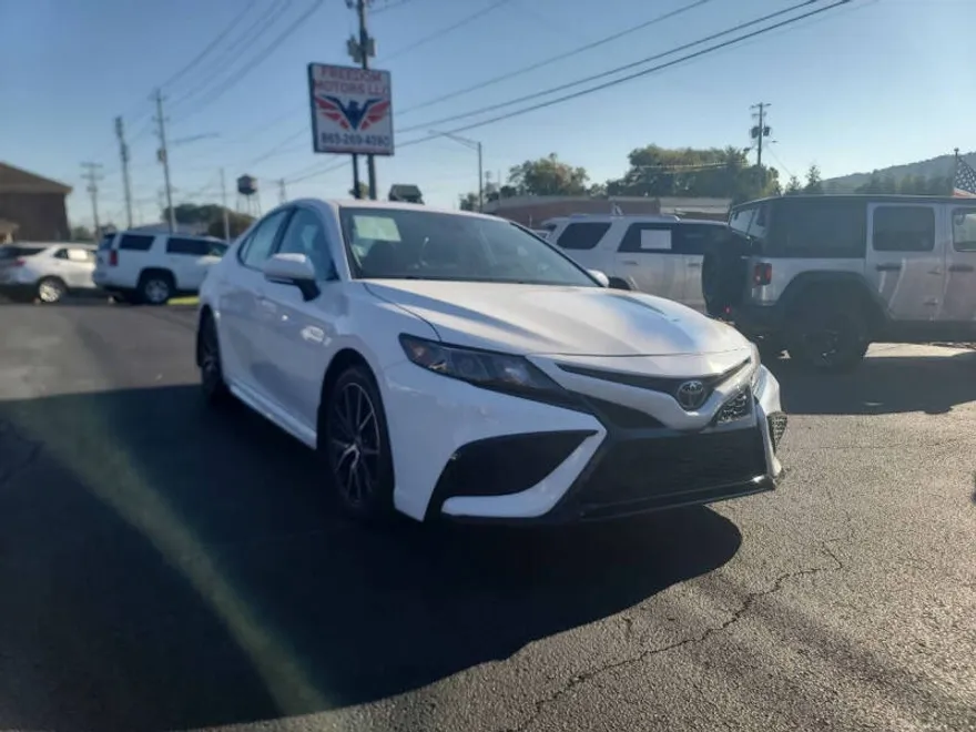 2023 Toyota Camry SE photo 1