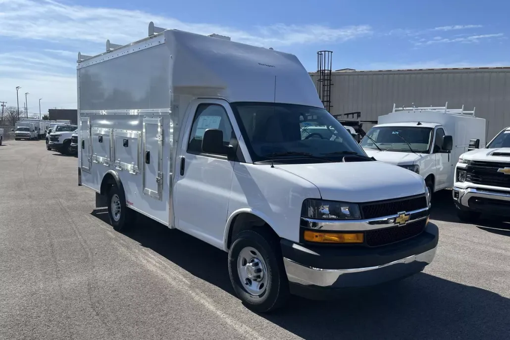 2024 Chevrolet Express Cutaway 3500 photo 1