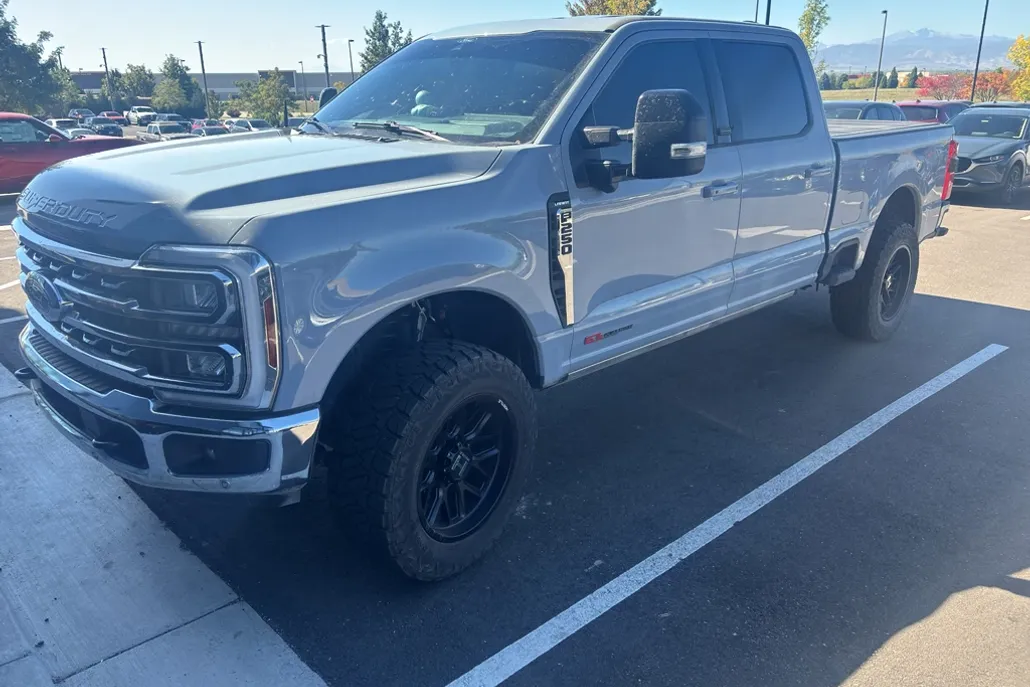 2025 Ford F-250 Lariat photo 1