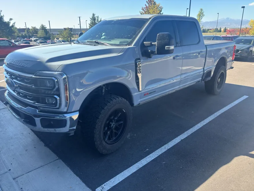 2025 Ford F-250 Lariat photo 1