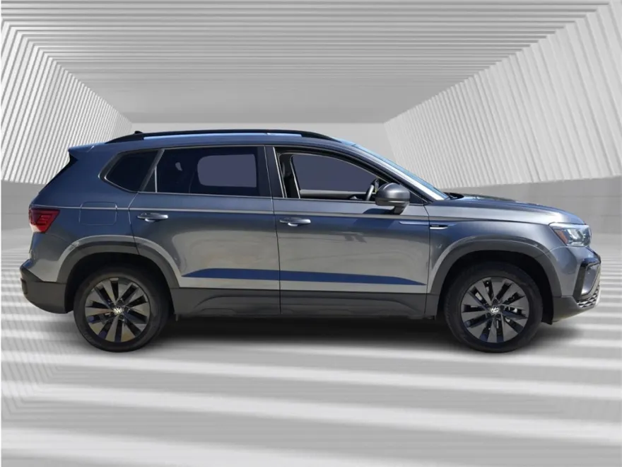 2022 Volkswagen Taos S photo 1