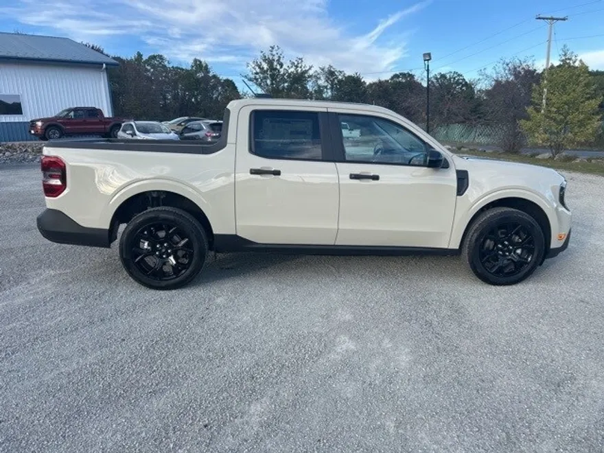 2025 Ford Maverick XLT photo 1