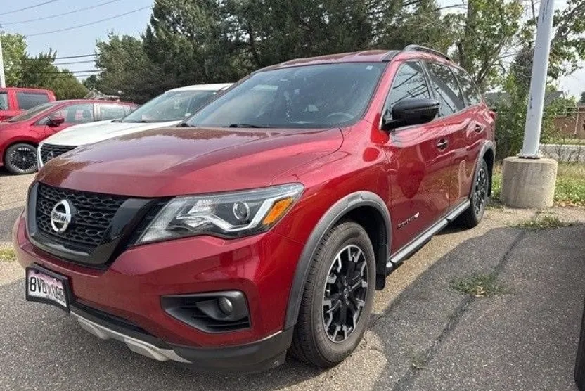 2020 Nissan Pathfinder SV photo 1