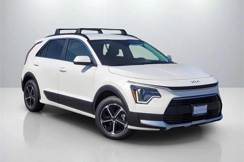 2025 Kia Niro LX photo 1
