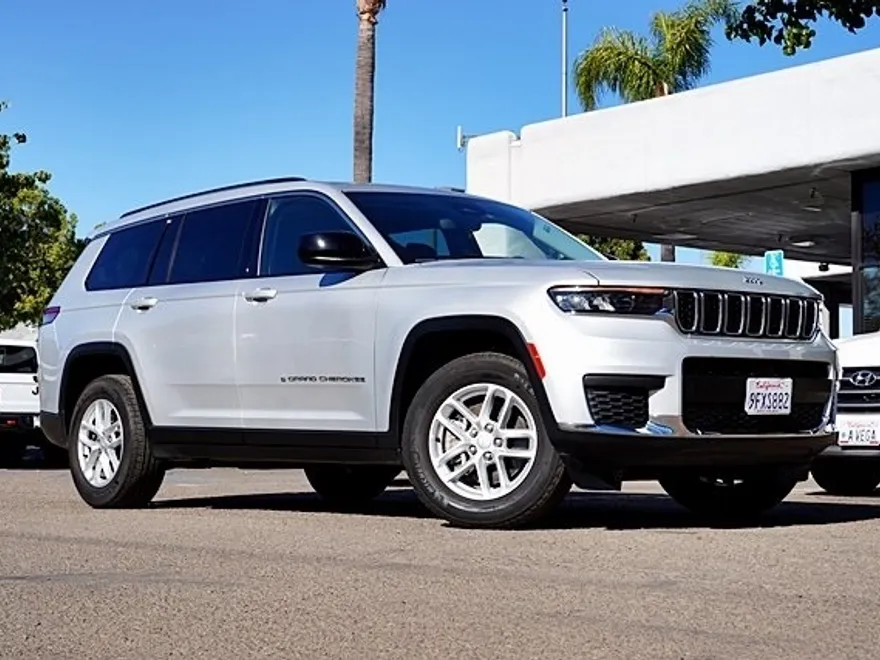 2023 Jeep Grand Cherokee Laredo photo 1