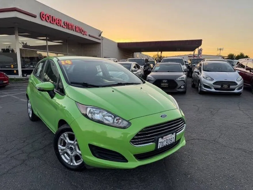 2014 Ford Fiesta SE photo 1