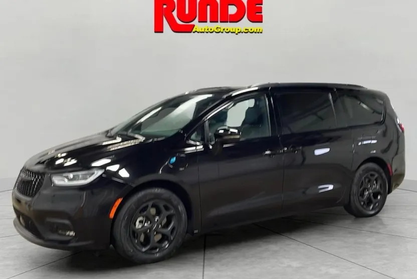 2024 Chrysler Pacifica Hybrid S Appearance photo 1