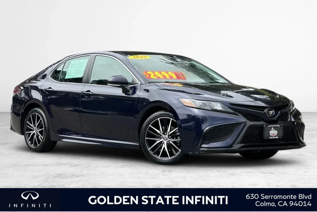 2022 Toyota Camry SE photo 1