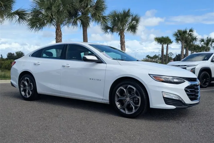 2024 Chevrolet Malibu 1LT photo 1