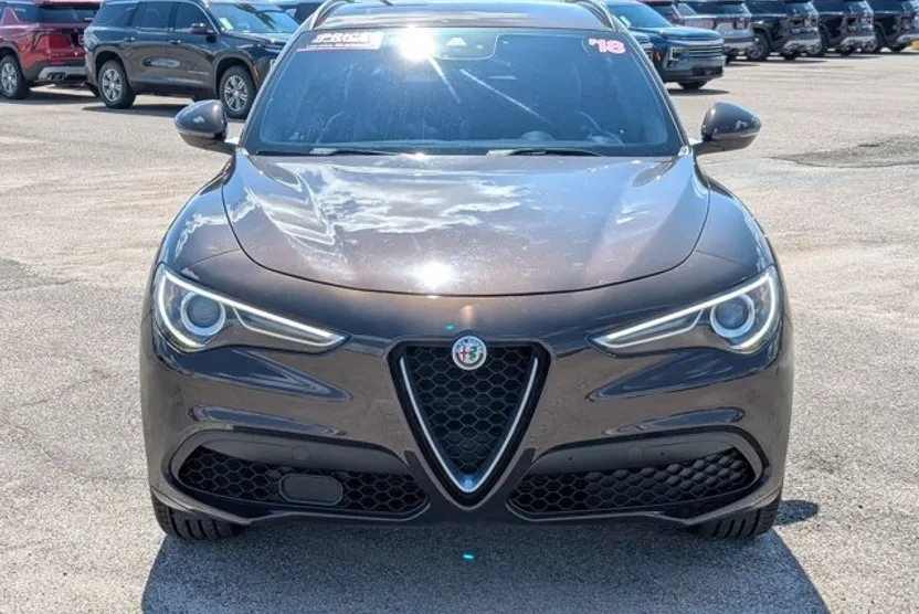 2018 Alfa Romeo Stelvio Sport photo 1