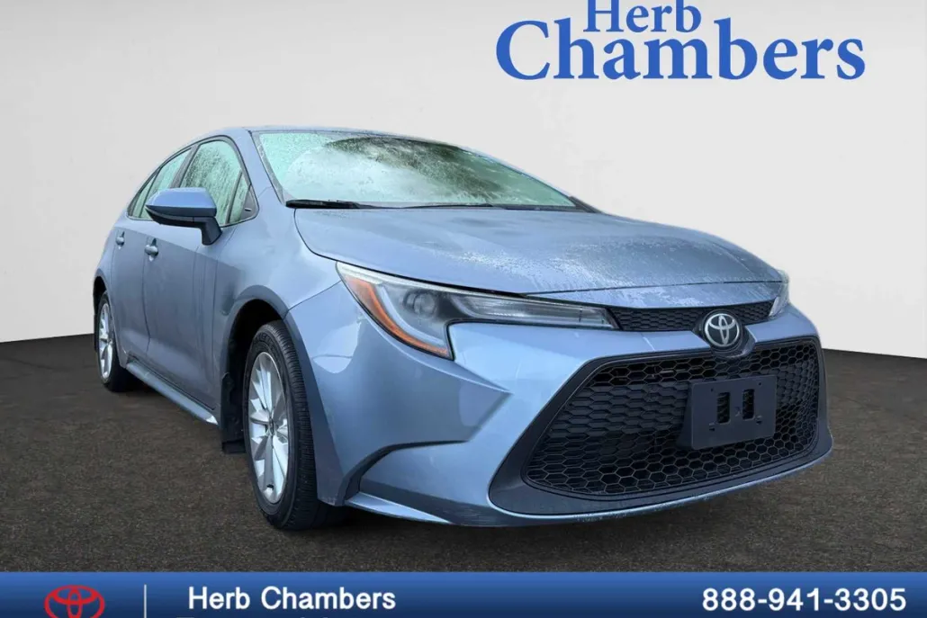 2022 Toyota Corolla LE photo 1