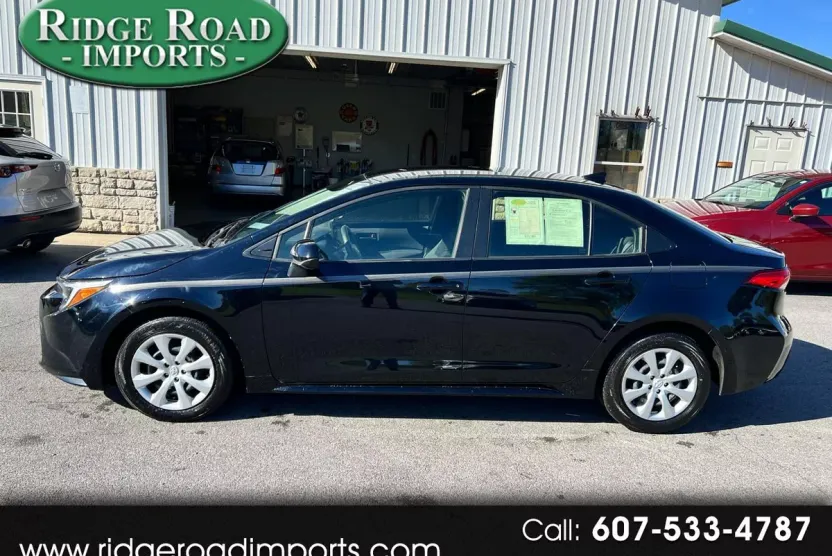 2024 Toyota Corolla Hybrid LE photo 1