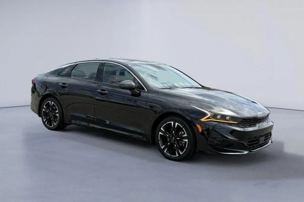 2022 Kia K5 GT-Line photo 1