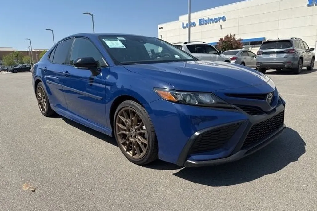 2023 Toyota Camry SE photo 1