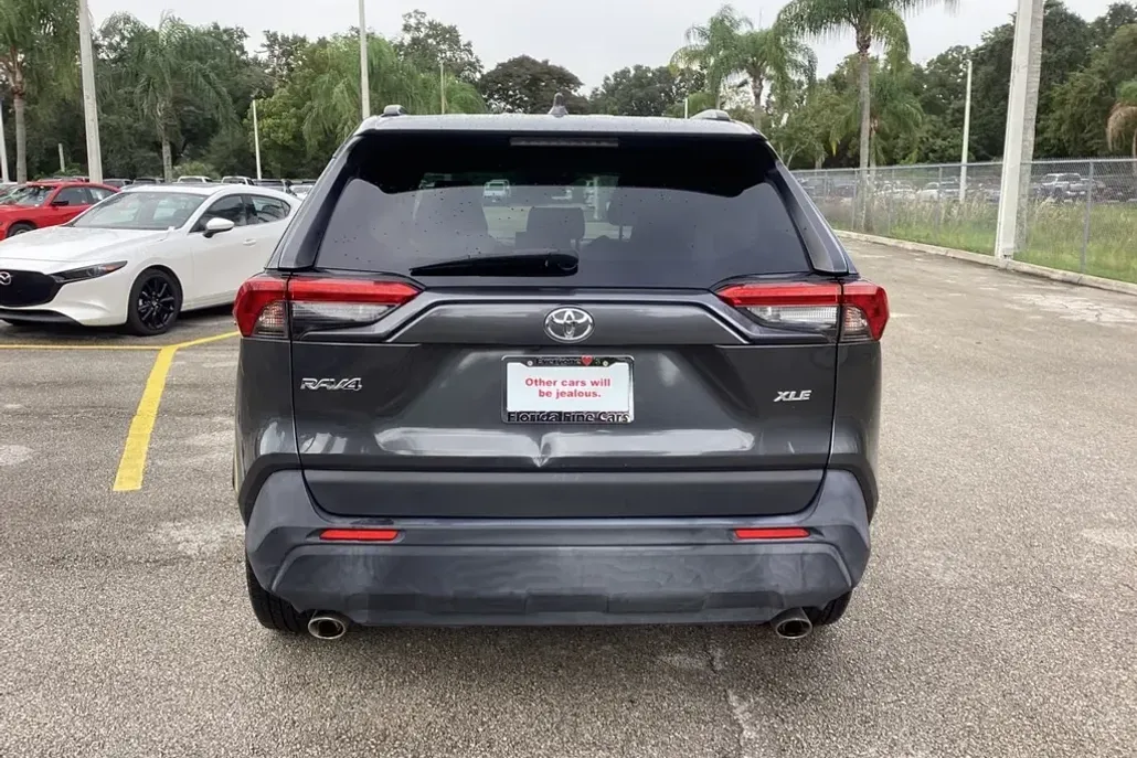 2020 Toyota RAV4 XLE Premium photo 1