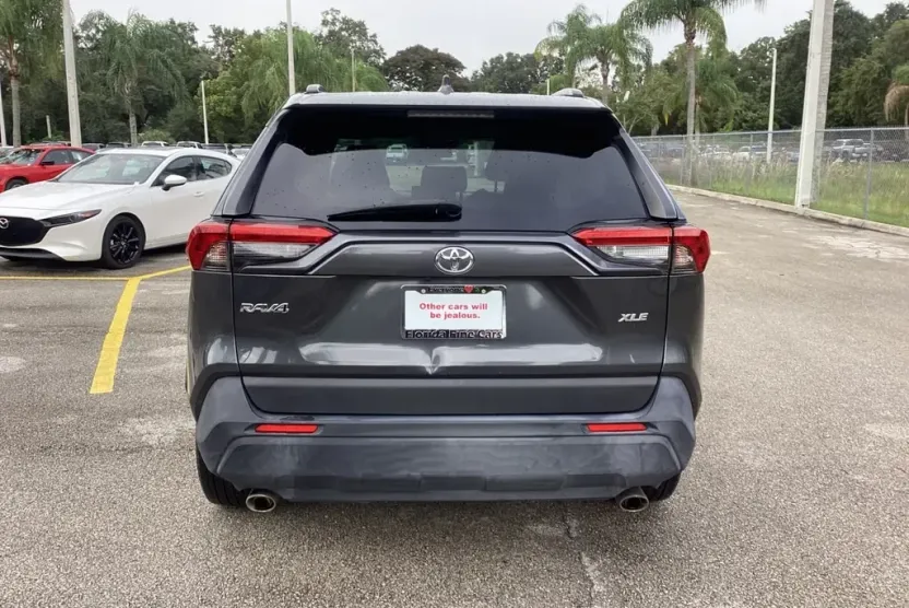 2020 Toyota RAV4 XLE Premium photo 1