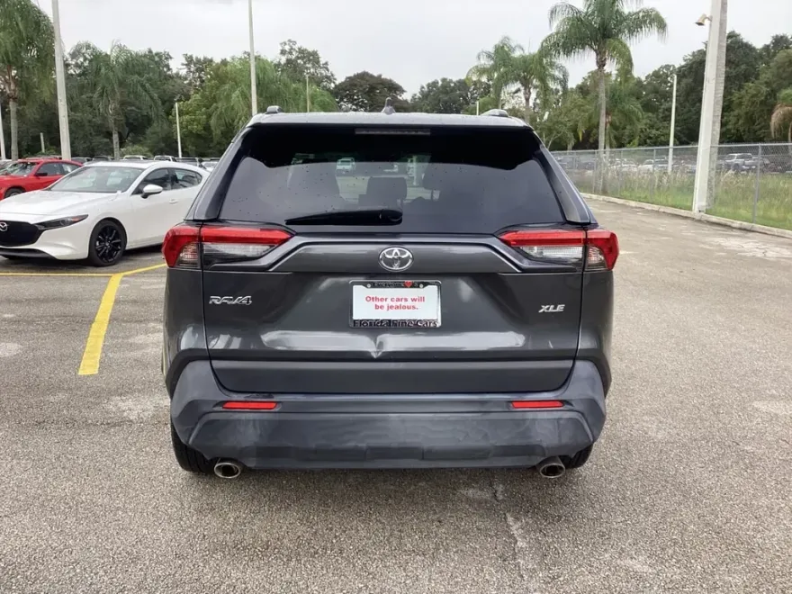 2020 Toyota RAV4 XLE Premium photo 1