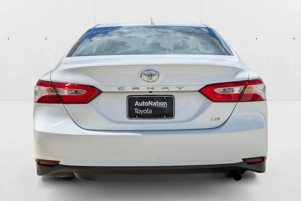 2019 Toyota Camry LE photo 1