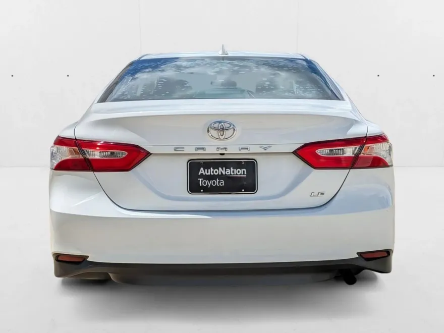 2019 Toyota Camry LE photo 1