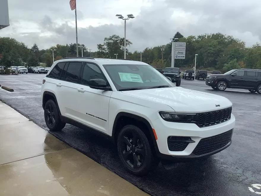 2025 Jeep Grand Cherokee Altitude photo 1