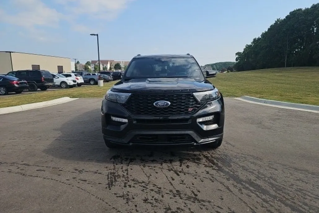 2022 Ford Explorer ST photo 1