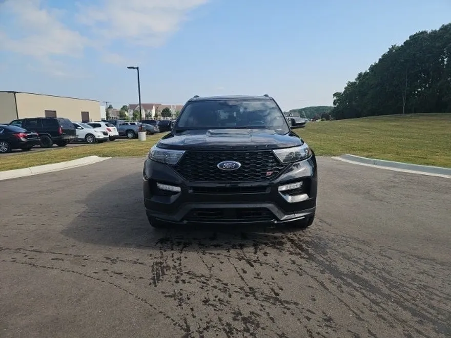 2022 Ford Explorer ST photo 1