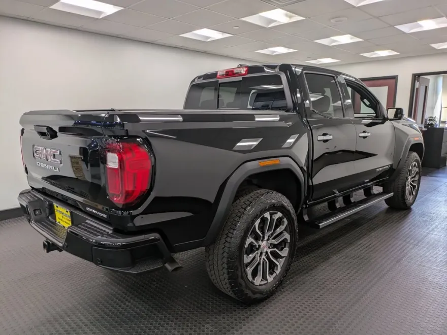 2024 Gmc Canyon Denali photo 1