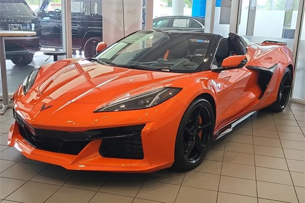 2025 Chevrolet Corvette E-Ray 3LZ Convertible photo 1