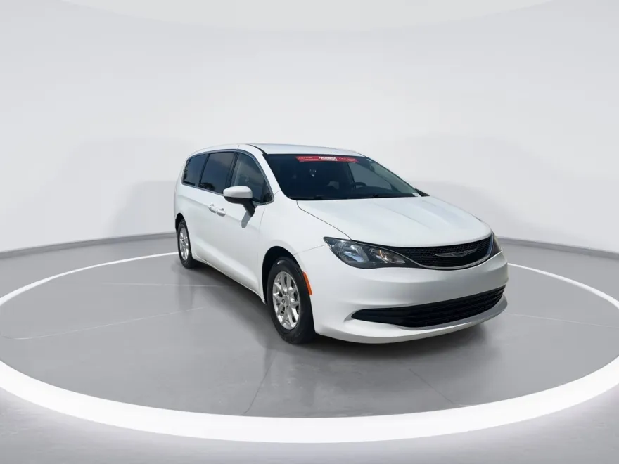 2017 Chrysler Pacifica Touring photo 1