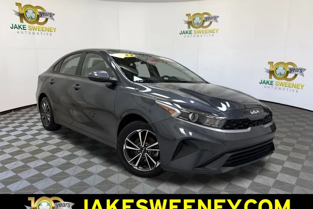 2023 Kia Forte LXS photo 1