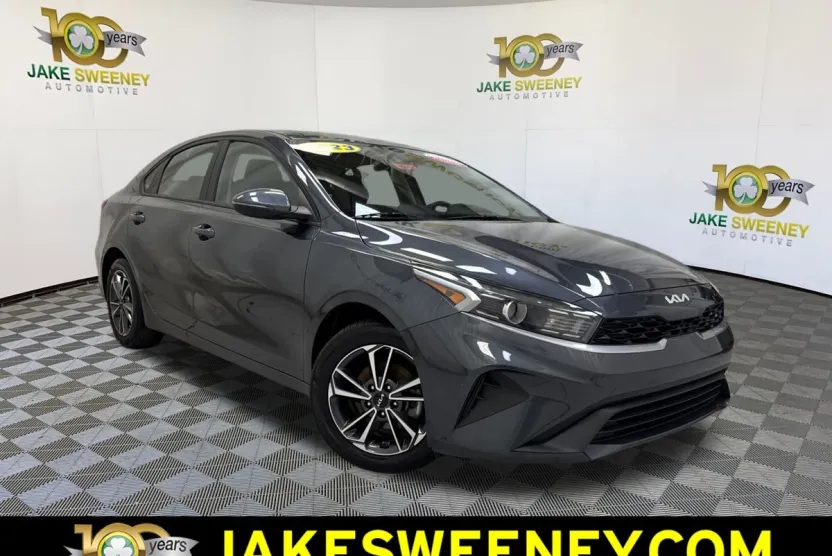 2023 Kia Forte LXS photo 1