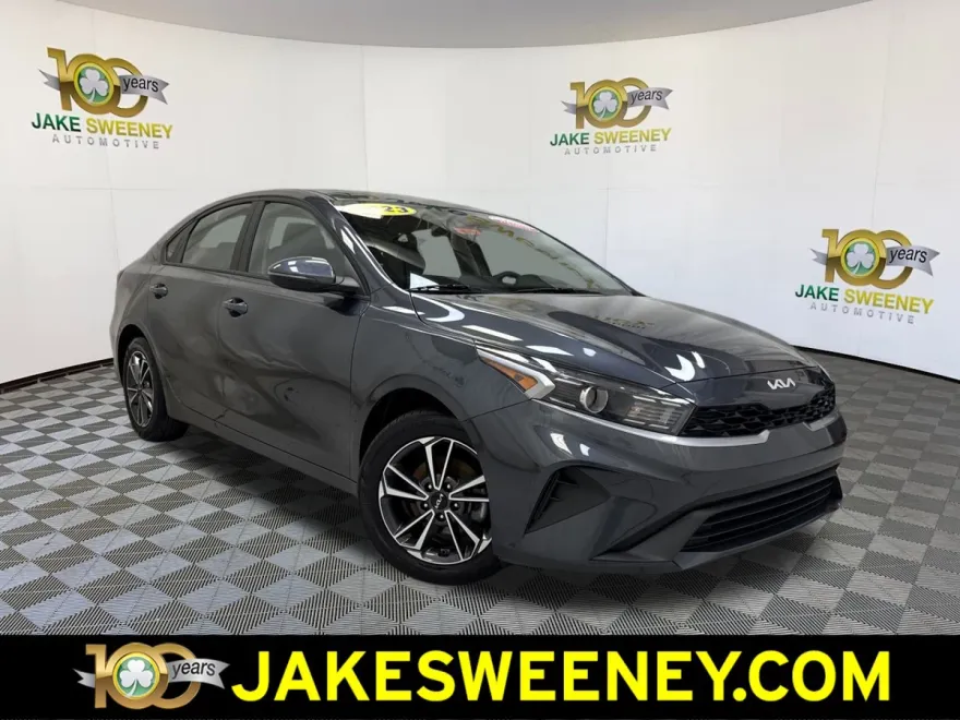2023 Kia Forte LXS photo 1