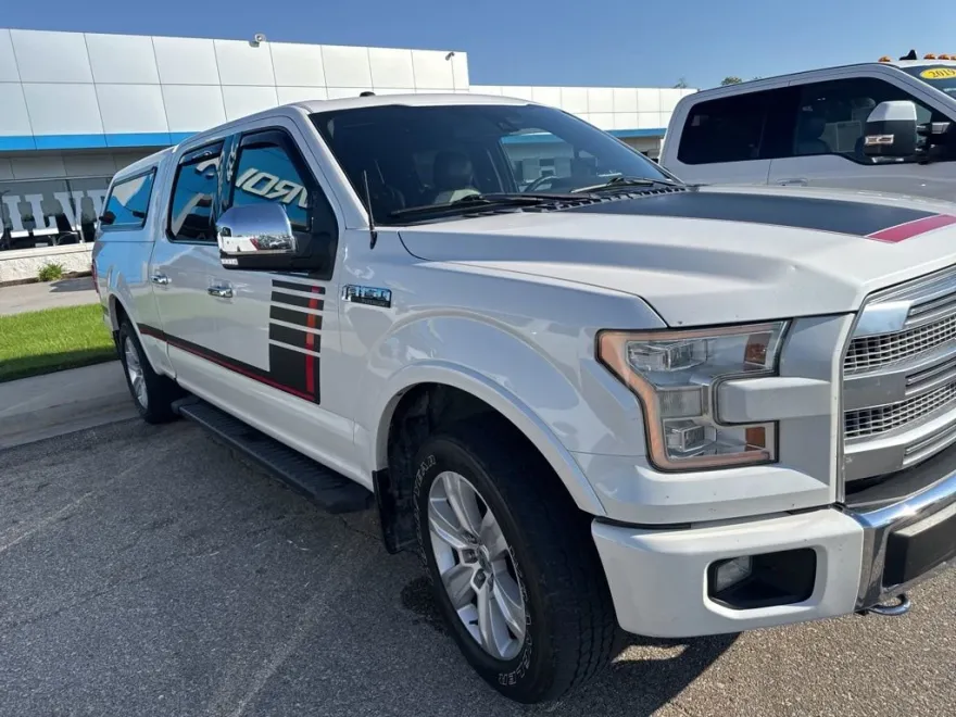 2015 Ford F-150 Platinum photo 1