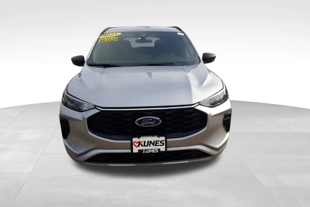 2023 Ford Escape ST-Line photo 1