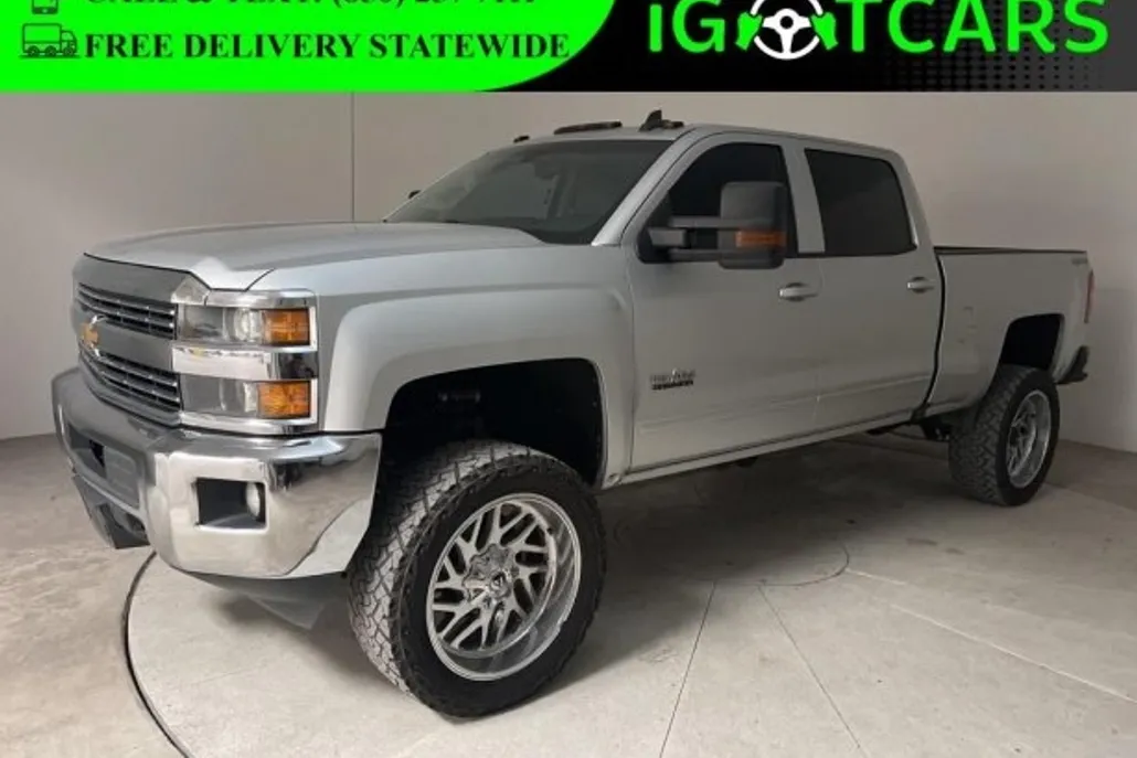 2016 Chevrolet Silverado LT photo 1