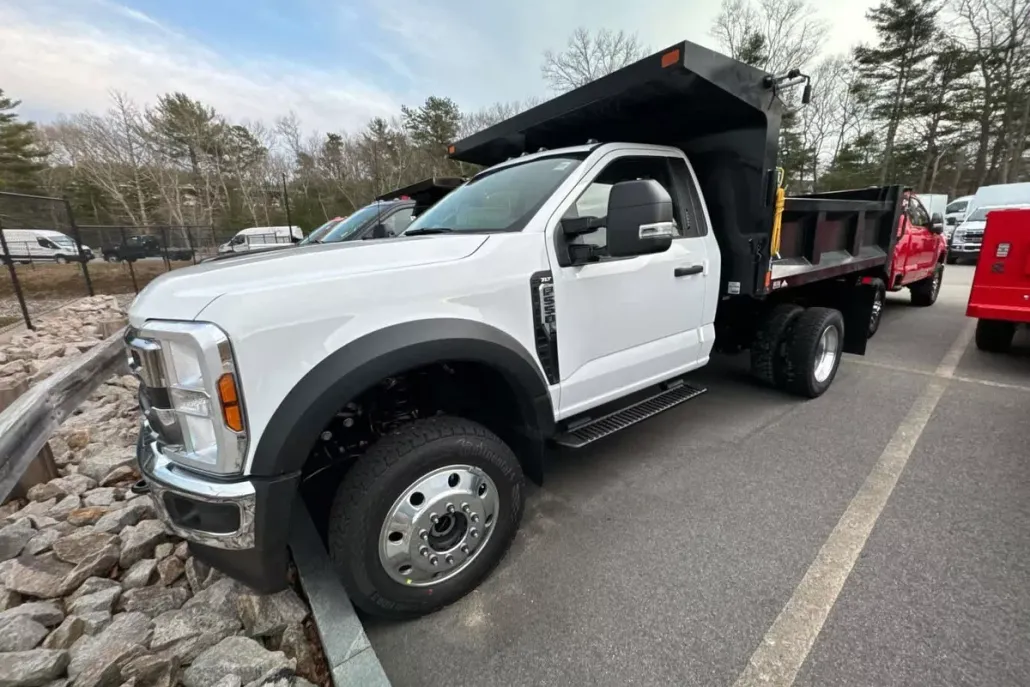 2024 Ford F-550 photo 1