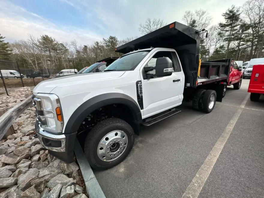 2024 Ford F-550 photo 1