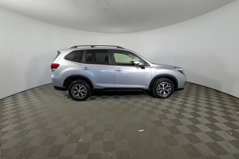 2019 Subaru Forester Premium photo 1