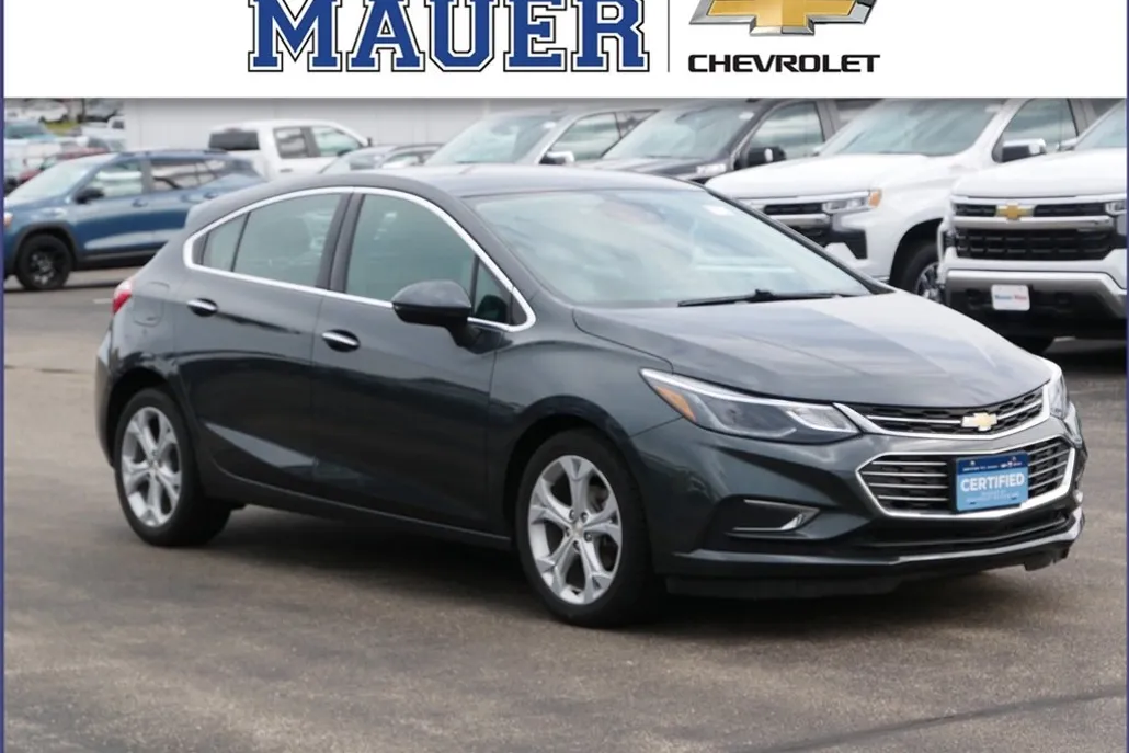 2018 Chevrolet Cruze Premier photo 1