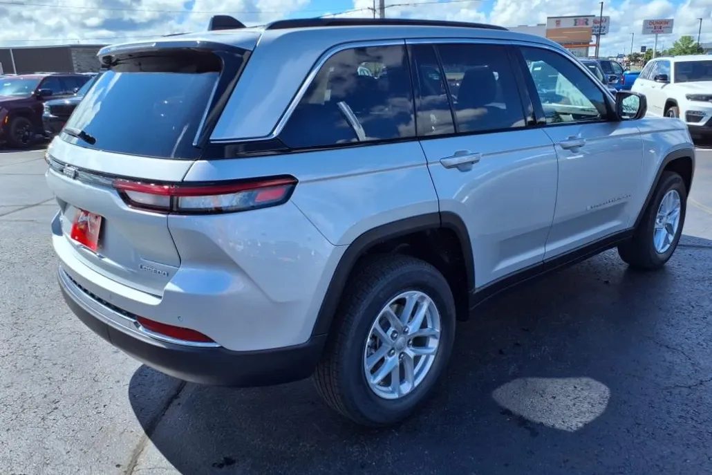 2025 Jeep Grand Cherokee Laredo X photo 1