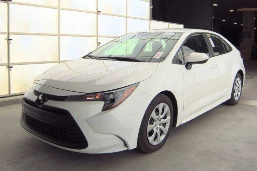 2024 Toyota Corolla LE photo 1