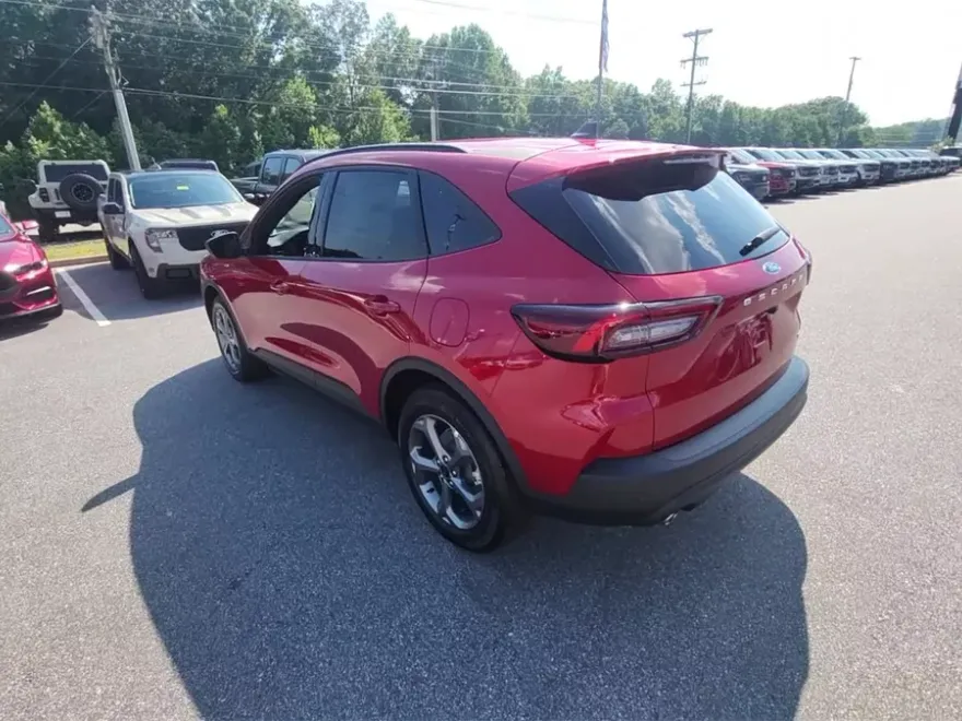 2025 Ford Escape ST-Line photo 1