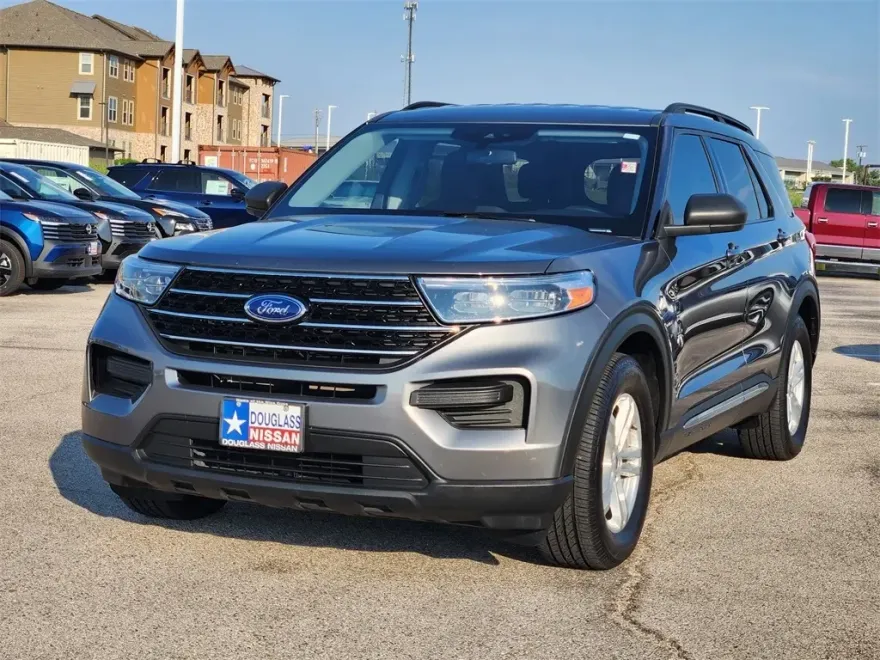 2021 Ford Explorer XLT photo 1