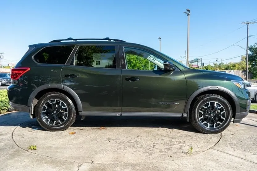 2020 Nissan Pathfinder SL photo 1