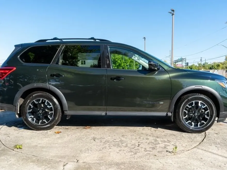 2020 Nissan Pathfinder SL photo 1