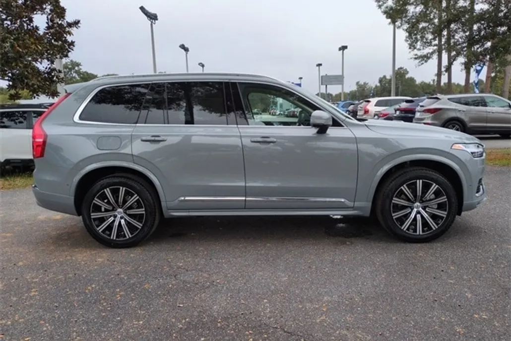 2025 Volvo XC90 Plus photo 1